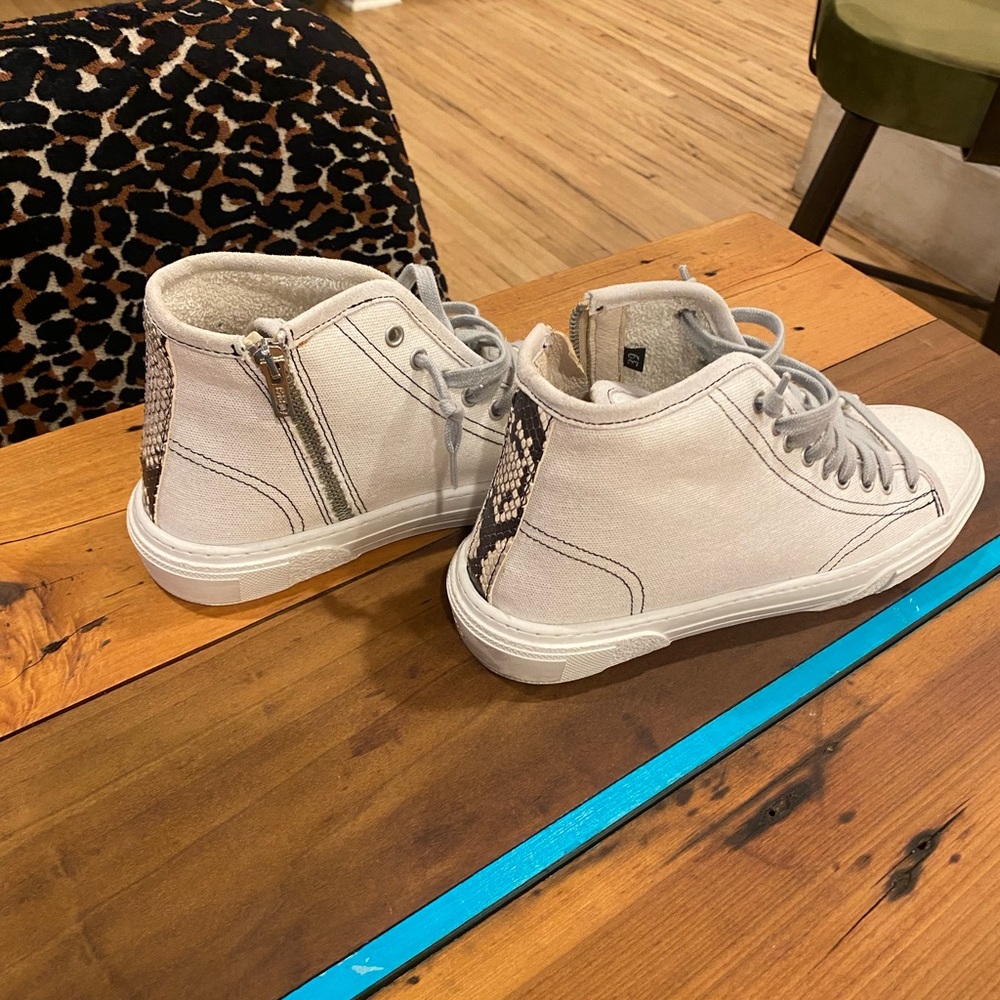 P448 skater style tennis shoes